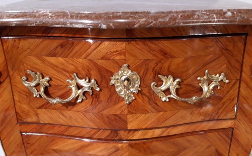 Petite commode Louis XV estampillée C.I. DUFOUR - Louis XV