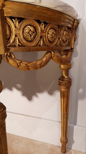 XVIIIe siècle - Console Louis XVI en bois doré