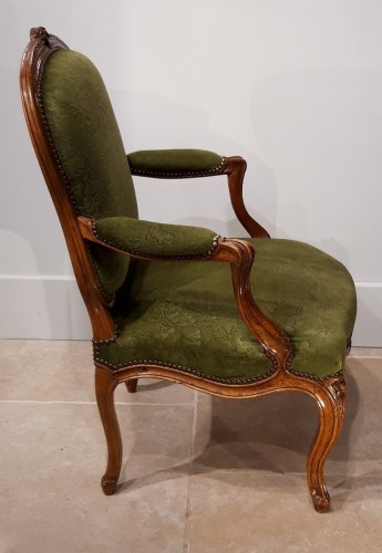 Paire de fauteuils Louis XV estampillés Pierre Nogaret (1718-1771) - Gérardin et Cie