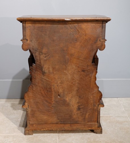 Mobilier Meuble d'appoint - Prie Dieu italien en noyer sculpté d'époque XVIIe