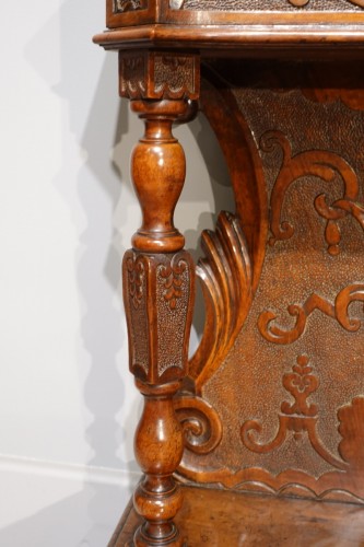 17th century - Italian &quot;prie Dieu&quot;, In Carved Walnut, 17th Century