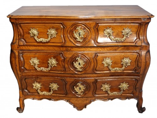 Lyonnaise Louis XV chest of drawers