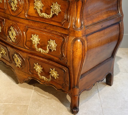 Lyonnaise Louis XV chest of drawers - Louis XV