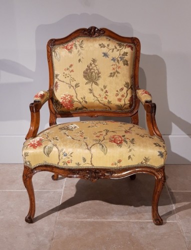 Pair Of Louis XV Armchairs In Walnut - Seating Style Louis XV