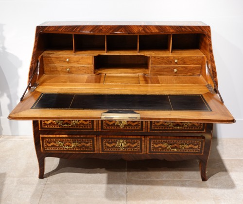 Bureau dos d'âne marqueté d'époque XVIIIe - Mobilier Style Louis XV