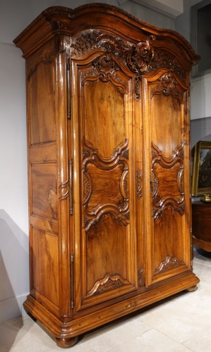 Armoire lyonnaise Louis XV d'époque début XVIIIe - Mobilier Style Louis XV