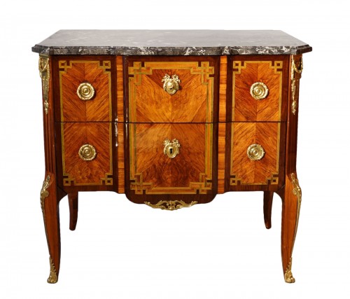 Commode « sauteuse » Transition estampillée Mewesen