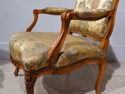 Louis XV - Fauteuil Louis XV estampillé « Falconet »