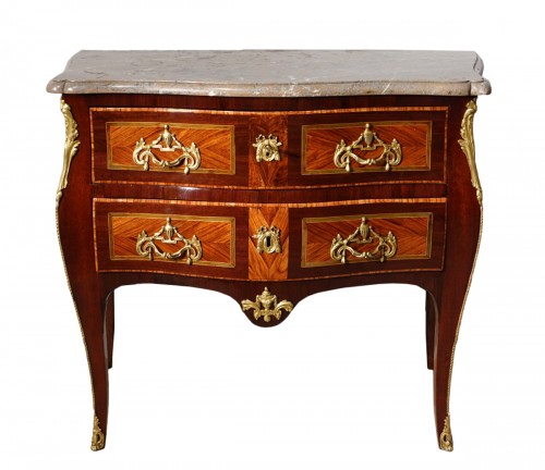 French chest of drawers Louis XV, "sauteuse", stamped by J. Holthausen