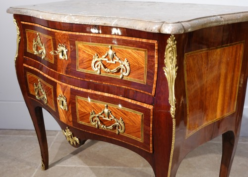 18th century - French chest of drawers Louis XV, &quot;sauteuse&quot;, stamped by J. Holthausen