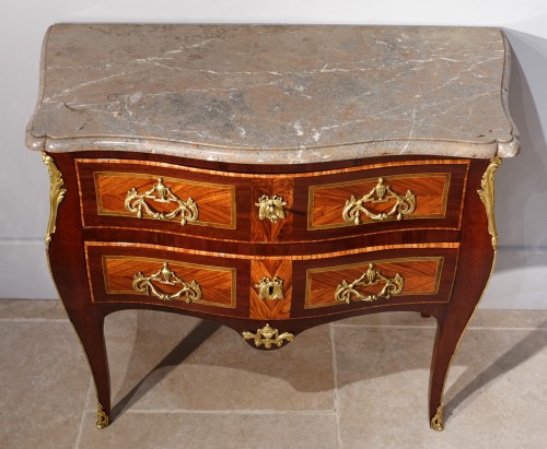 Antiquités - French chest of drawers Louis XV, &quot;sauteuse&quot;, stamped by J. Holthausen