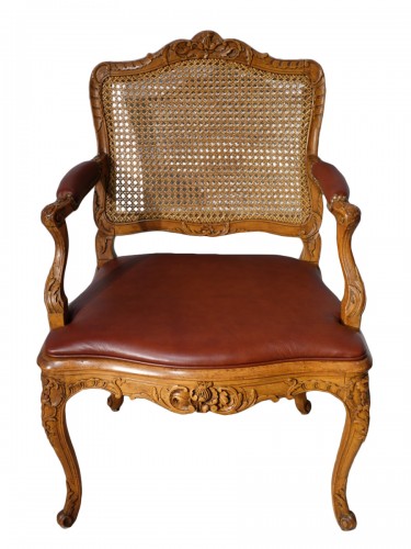 Parisian office armchair, Regence, beech, 18th century  