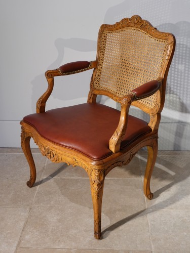 Parisian office armchair, Regence, beech, 18th century   - Seating Style French Regence