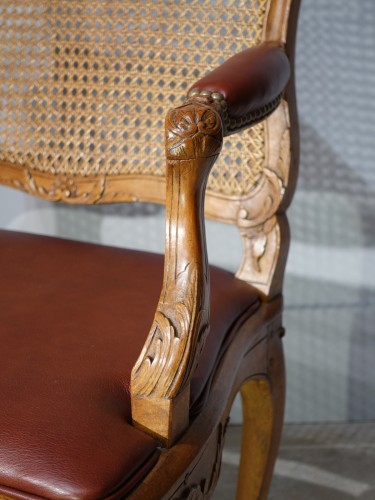 Parisian office armchair, Regence, beech, 18th century   - French Regence