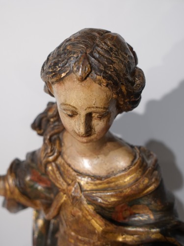 Vierge terrassant le serpent, en bois polychrome d'époque XVIIe - Gérardin et Cie