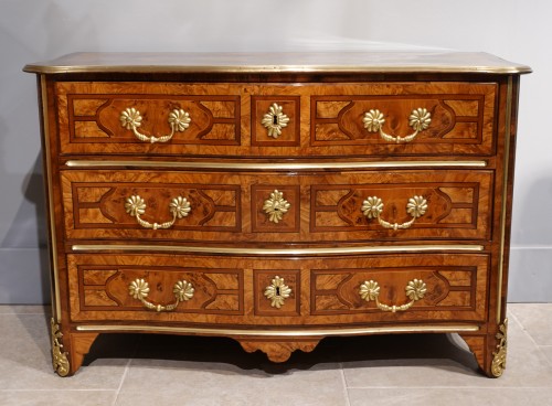 XVIIIe siècle - Commode Régence marquetée d'époque début XVIIIe