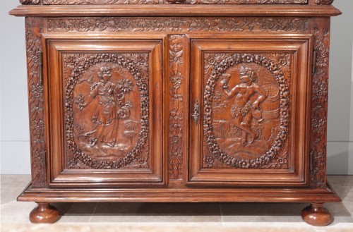 Mobilier Buffet - Bahut Louis XIII aux « Quatre saisons » du début XVIIe siècle