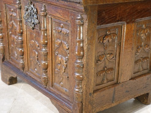 Renaissance - Small Renaissance Oak Chest, Late 16th Century