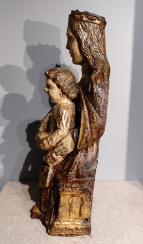 Sculpture Sculpture en Bois - Vierge en Majesté en bois polychrome fin XVIe - début XVIIe