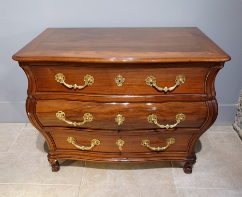 French Louis XV chest of drawers in walnut - Furniture Style Louis XV