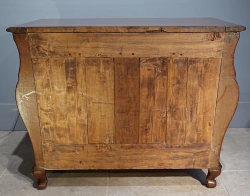 Louis XV - French Louis XV chest of drawers in walnut