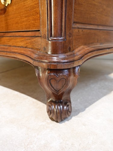 Antiquités - French Louis XV chest of drawers in walnut