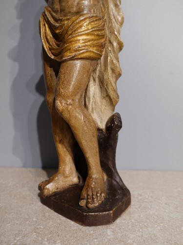 Antiquités - Saint Sébastien en bois sculpté polychrome circa 1600