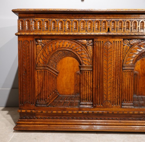 French Renaissance chest, walnut, decorated with &quot;perspectives&quot;, 16th centu - Renaissance