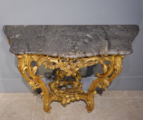 XVIIIe siècle - Console Louis XV en bois doré