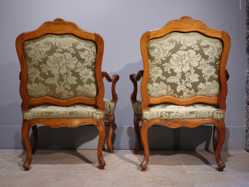 Antiquités - Paire de fauteuils à dossiers plats XVIIIe estampillés Nogaret A Lyon