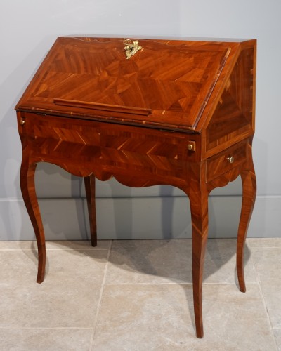 Furniture  - French Louis XV desk called “dos d&#039;âne”, plum veneer