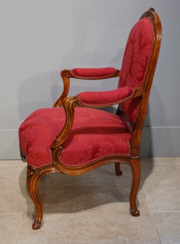 French Louis XV Armchair, Lyon, Walnut - Seating Style Louis XV