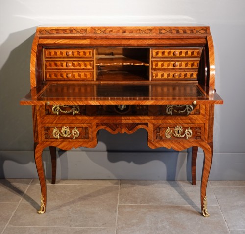 Mobilier Bureau et Secrétaire - Bureau cylindre Louis XV en marqueterie 