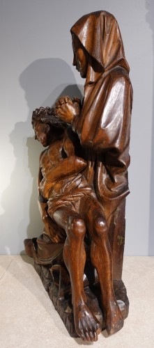 Sculpture Sculpture en Bois - Piéta en noyer sculpté d'époque fin XVe siècle