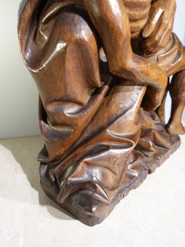 Antiquités - French Pieta In Carved, Walnut, Late 15th Century