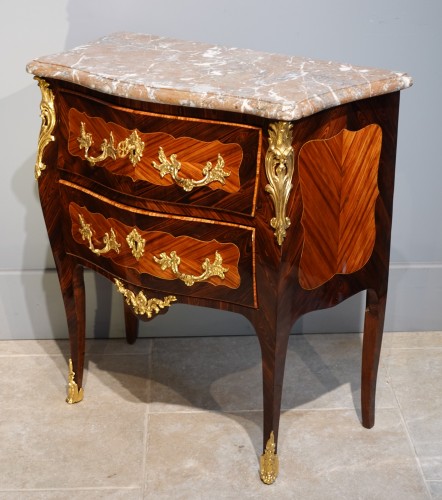 Mobilier Commode - Commode Louis XV sauteuse marquetée estampillée S.VIE