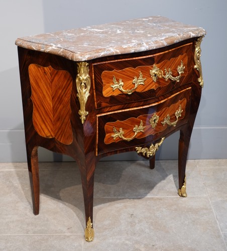 Commode Louis XV sauteuse marquetée estampillée S.VIE - Louis XV