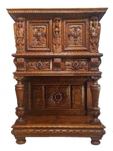 Renaissance walnut and oak credenza Dresser circa 1570/1580