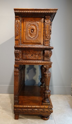 Renaissance walnut and oak credenza Dresser circa 1570/1580 - 