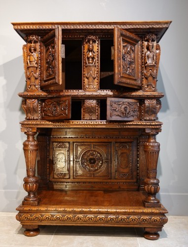 Antiquités - Renaissance walnut and oak credenza Dresser circa 1570/1580