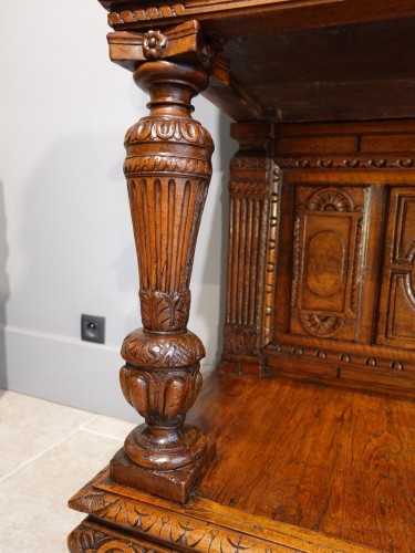 Antiquités - Renaissance walnut and oak credenza Dresser circa 1570/1580