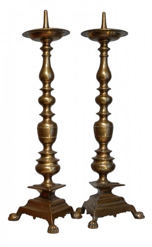 Pair of important bronze candlesticks from the 17th century