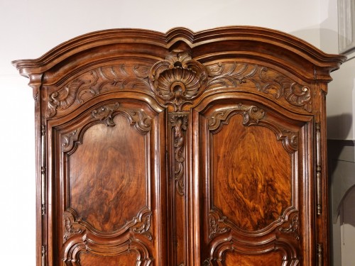 Armoire lyonnaise Régence, en noyer, d'époque début XVIIIe - Mobilier Style Régence