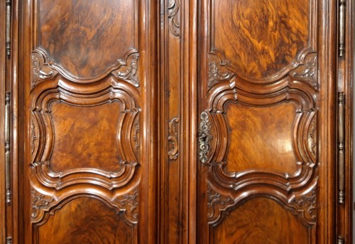 Furniture  - Lyonnaise Regency cabinet, in walnut, early 18th century