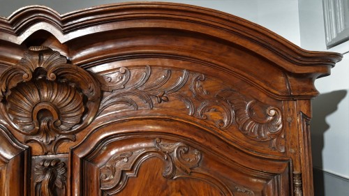 Antiquités - Lyonnaise Regency cabinet, in walnut, early 18th century