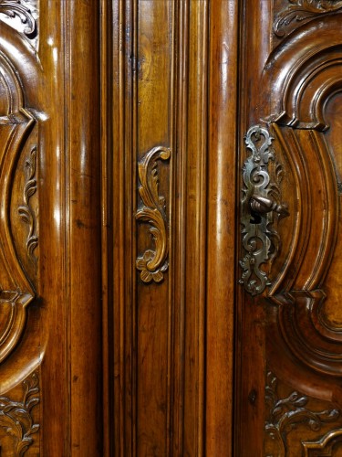 Antiquités - Lyonnaise Regency cabinet, in walnut, early 18th century