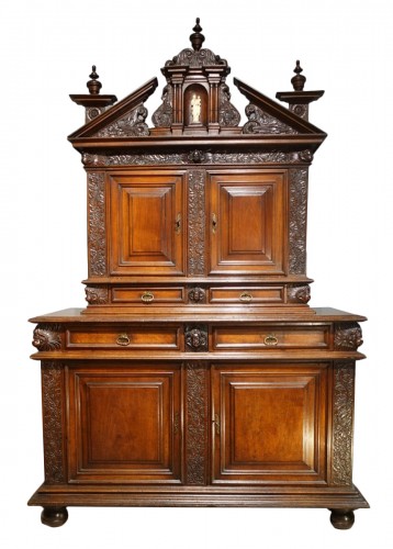 Sideboard in walnut early 17th century