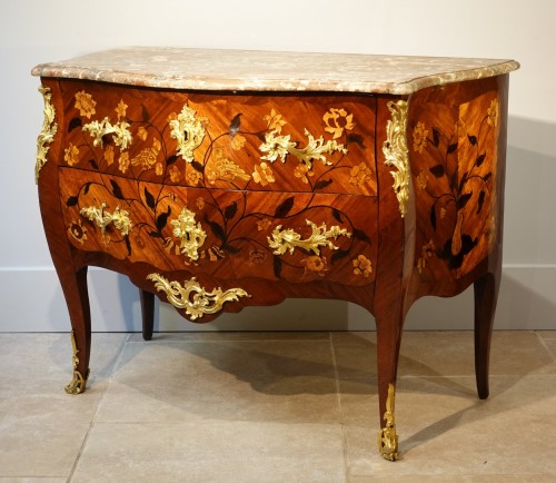  Louis XV commode in flower marquetry, 18th century - Furniture Style Louis XV