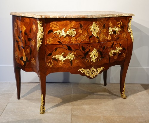 Furniture  -  Louis XV commode in flower marquetry, 18th century