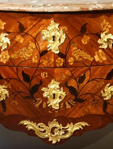 Commode Louis XV en marqueterie de fleurs  - Gérardin et Cie